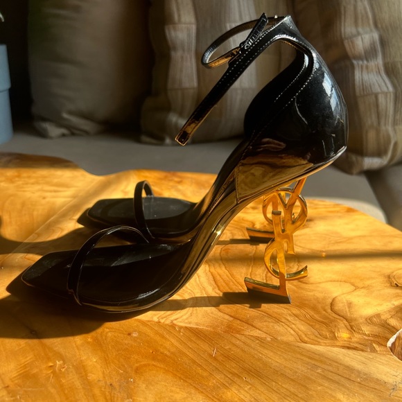 SAINT LAURENT
Opyum embellished patent-leather sandals - Picture 7 of 11